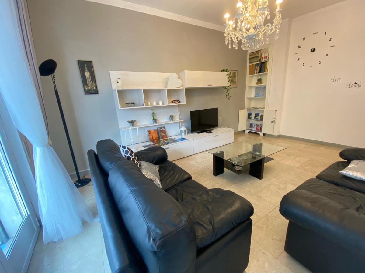 Apartment At The Beach Blu Bijou Centro E Spiagge. *